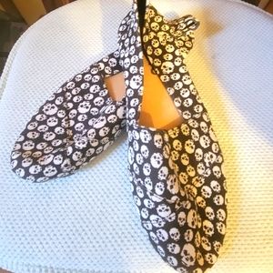 Canvas slip-ons Size 10 with skulls in back and white